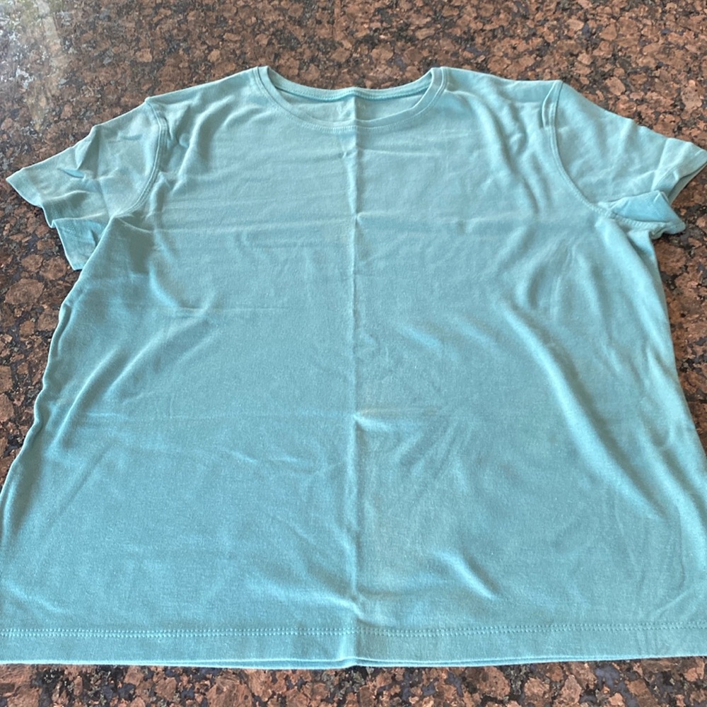 Sonoma women’s size large crewneck tee